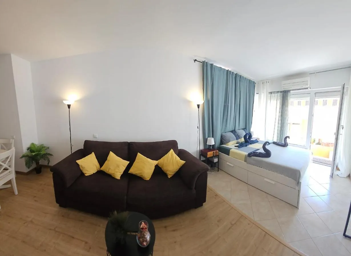 Central Tranquility City Center Apartment By Namaste Elite 托雷莫利诺斯