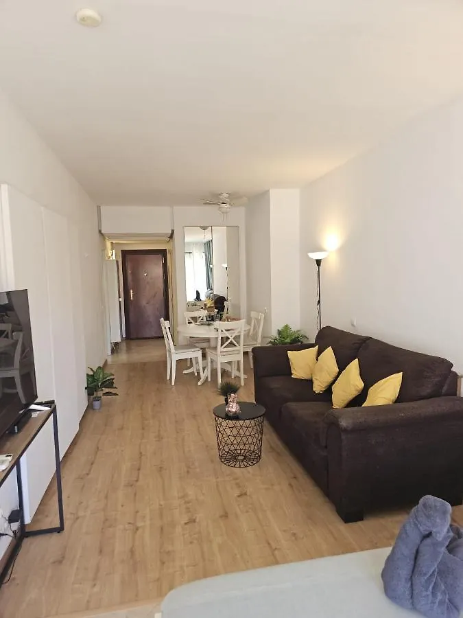 Central Tranquility City Center Apartment By Namaste Elite 托雷莫利诺斯